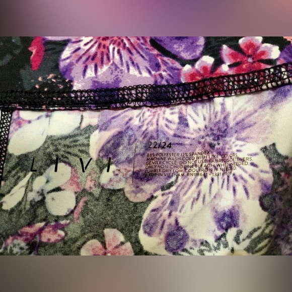 Lane Bryant - Livi Active Floral Capri Leggings 22/24 - Picture 2 of 2